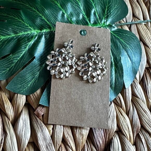 BOGO FREE GOLDEN CRYSTAL EARRINGS - Picture 2 of 8